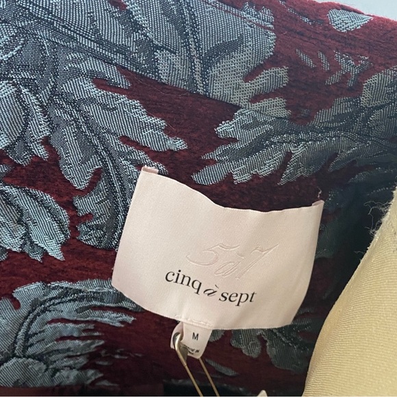 Cinq a Sept Brocade Jaquard coat with fur cuffs Size Medium - Picture 5 of 5